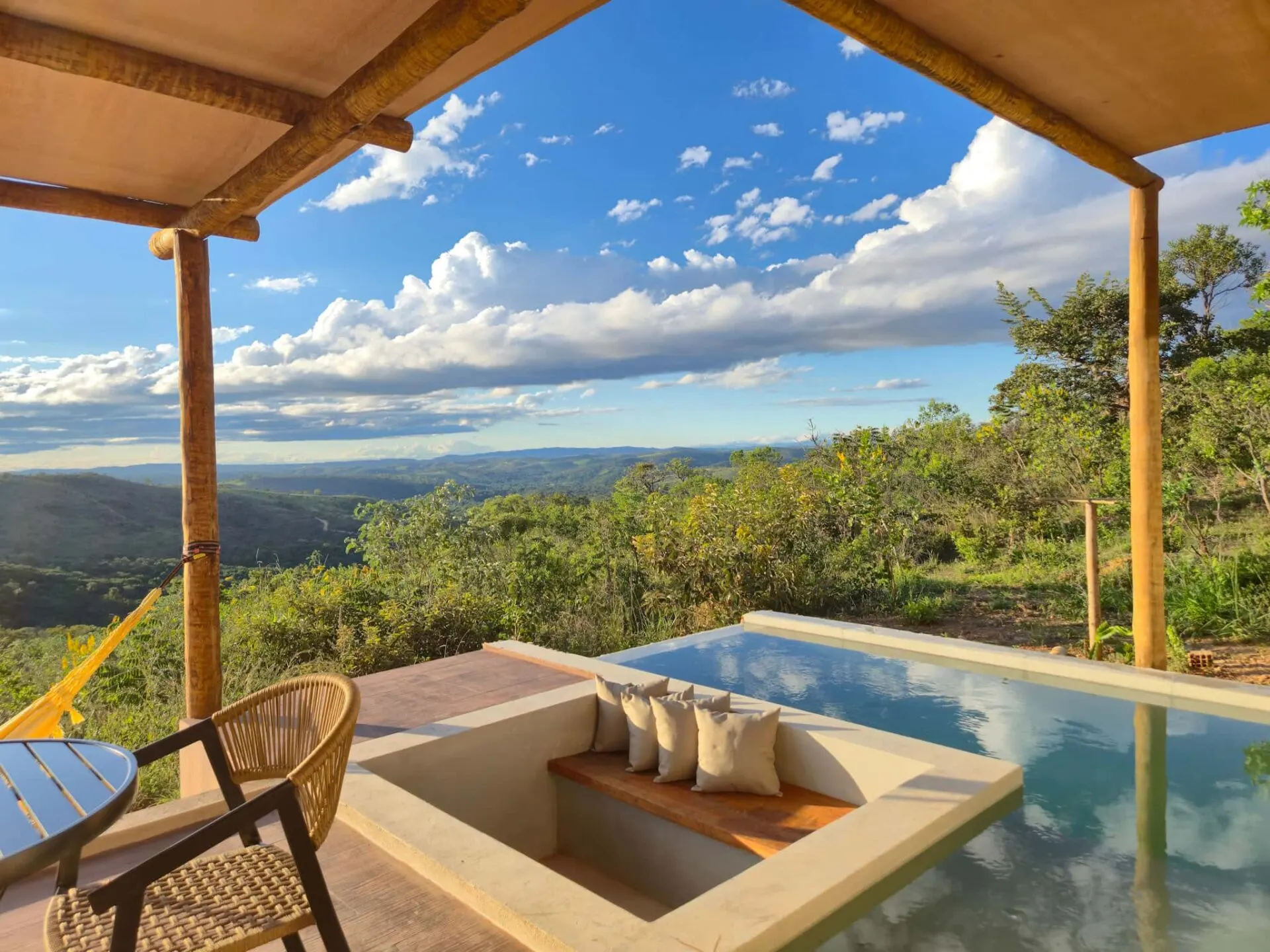 Cabana Santo Cipó com piscina e vista para o cerrado mineiro